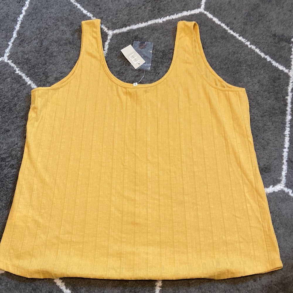 NWT tank with big buttons - Picture 3 of 5